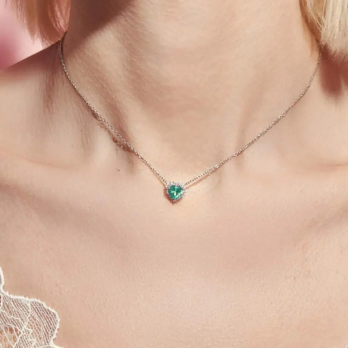 COLAR COM CORAÇÃO CRISTAL E ZIRCÔNIAS PRATA RODINADA - Imagem 2
